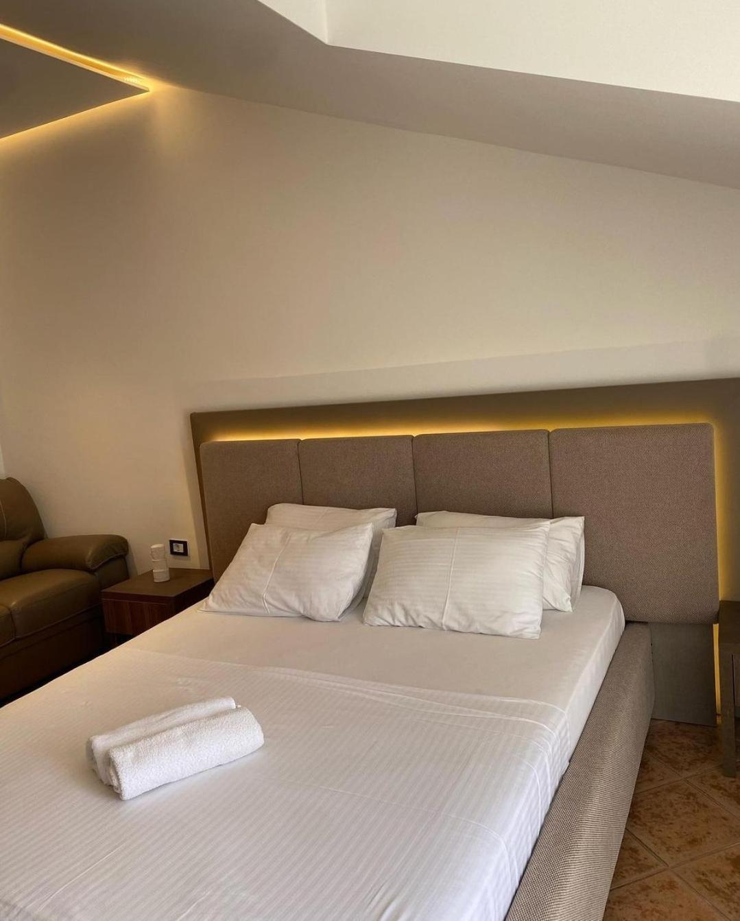Hotel Comfort & Villas Donji Stoj Esterno foto